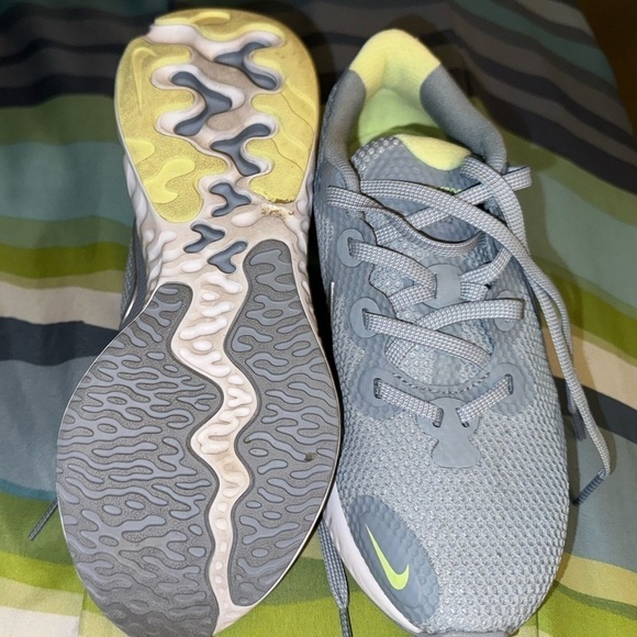 Nike Women's Renew Running Sneakers Gray Size 7 Gray light green white - Picture 5 of 7